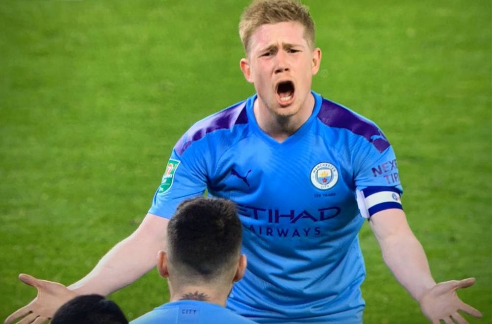 前利物浦后卫马蒂普退役后首亮相，现身沙尔克04广告