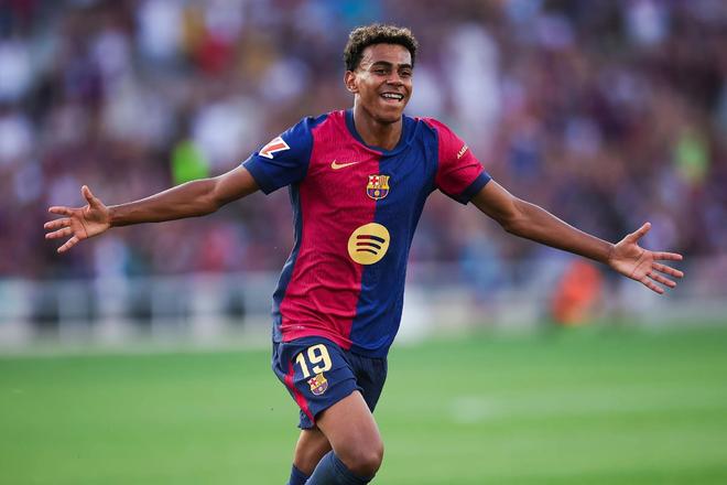 成都蓉城主帅徐正源获三年大合同，球队获亚冠资格，有望争夺双冠，球迷期待新赛季表现。