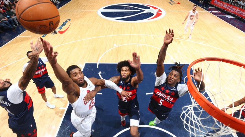 太阳报：狼队球迷团体将在对阵曼联前晚进场15分钟抗议老板