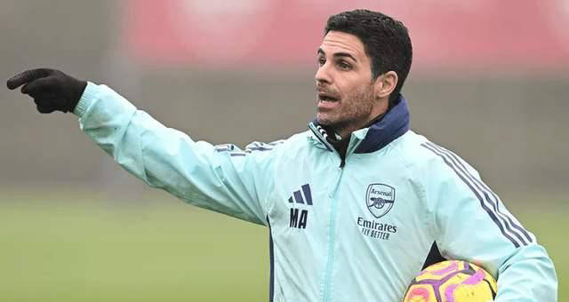 拓记：克林根争抢篮板后一瘸一拐走向替补席，赛前左小腿就有挫伤